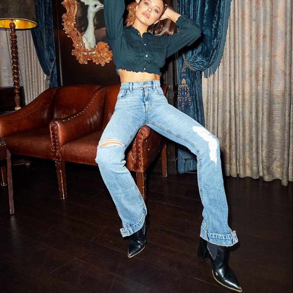 REVICE Jeans with unique design perfect for any occasion